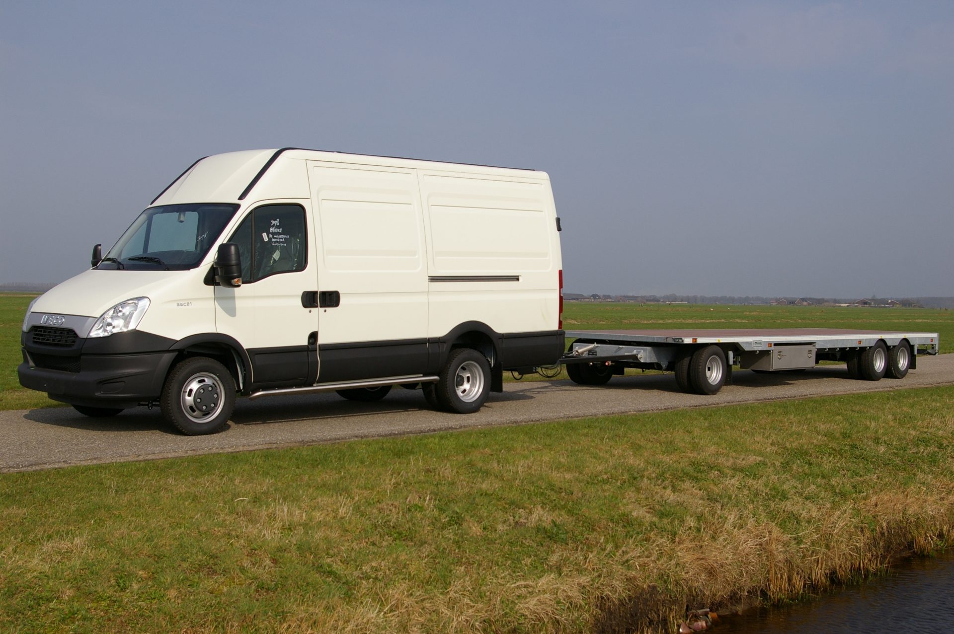 vlakke aanhangwagen