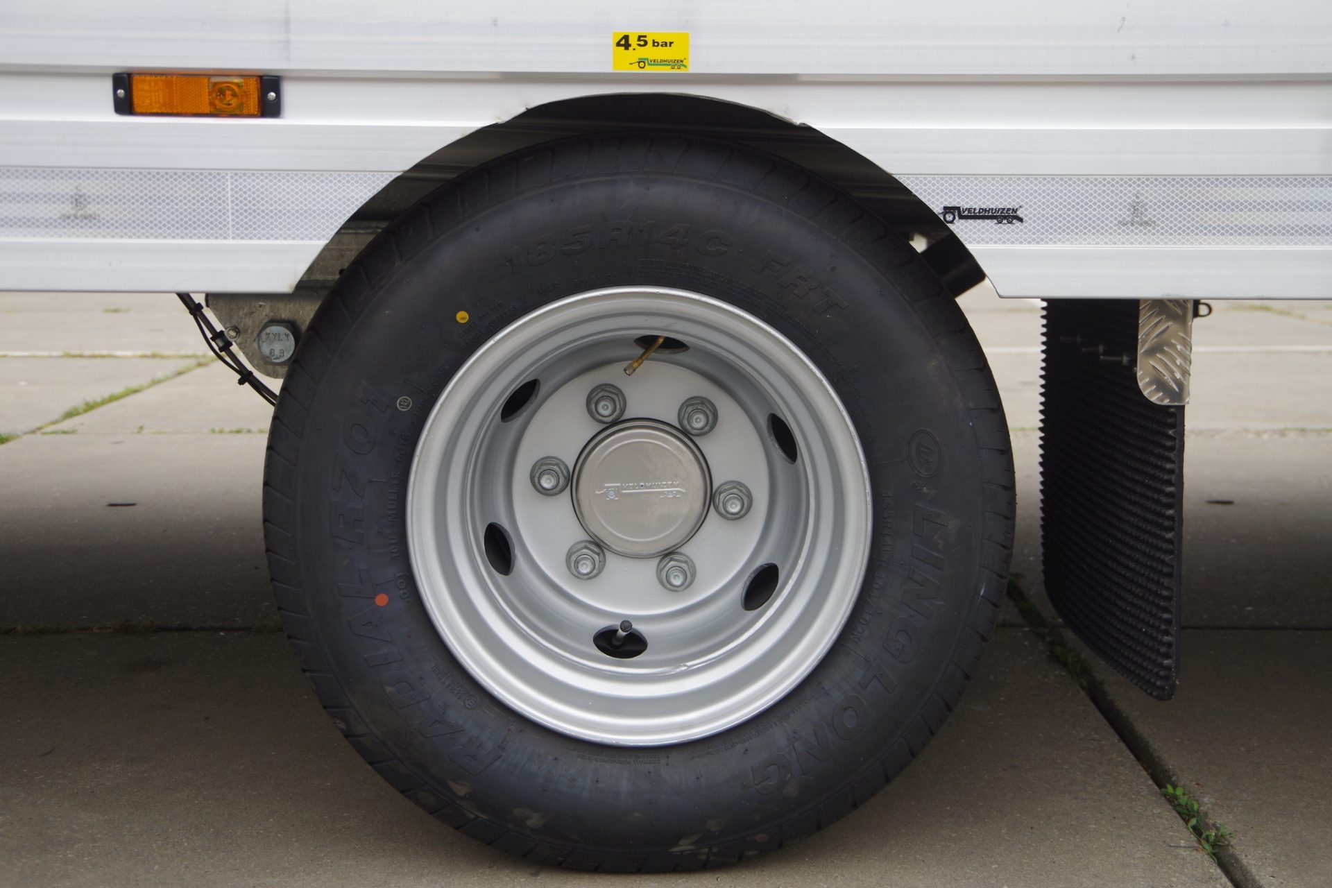 3,5T as met 14'' banden