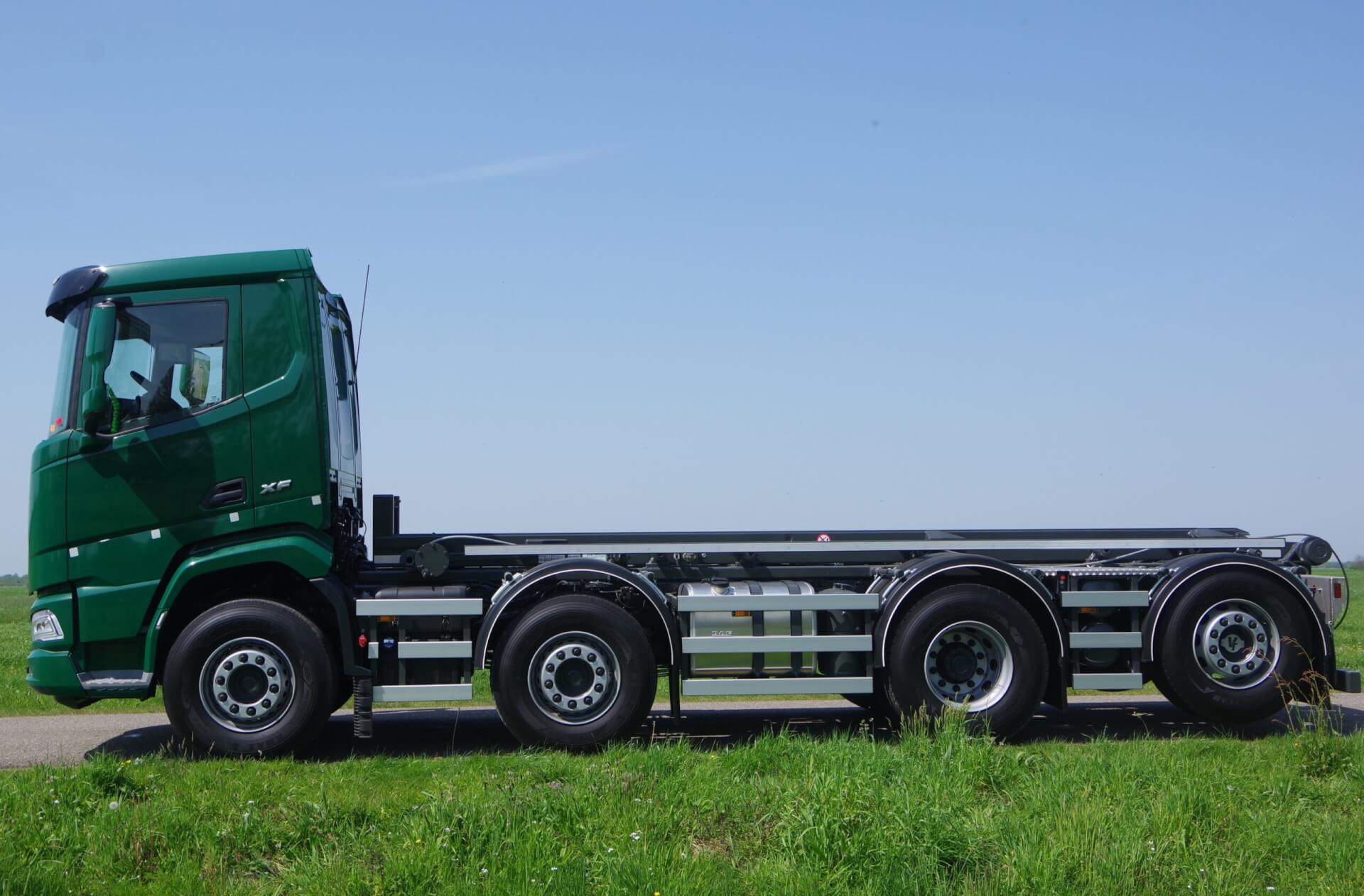 DAF_XF_430_8x2_wide-spread VOS Zwartsluis lz