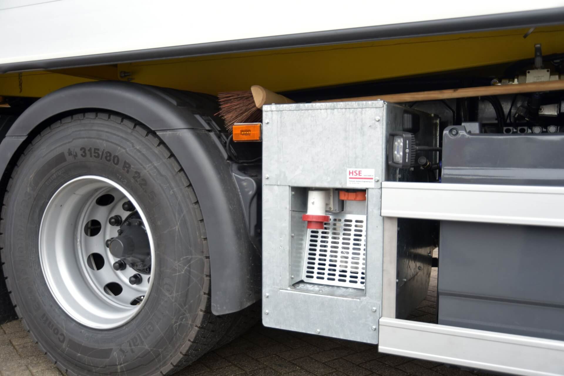 SCANIA_Hybrid_6x2 Wide-Spread met E-crane stekker