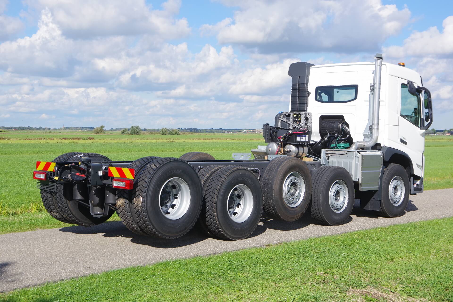 VOLVO 10x4 Quadro chassis ra