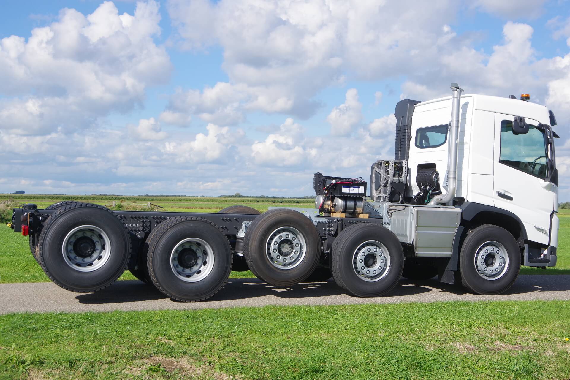 VOLVO 10x4 Quadro chassis raz