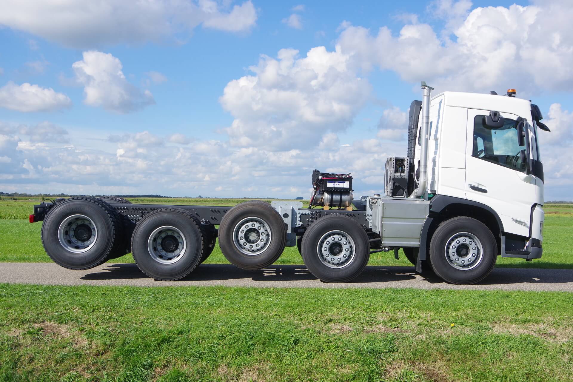 VOLVO 10x4 Quadro chassis rz
