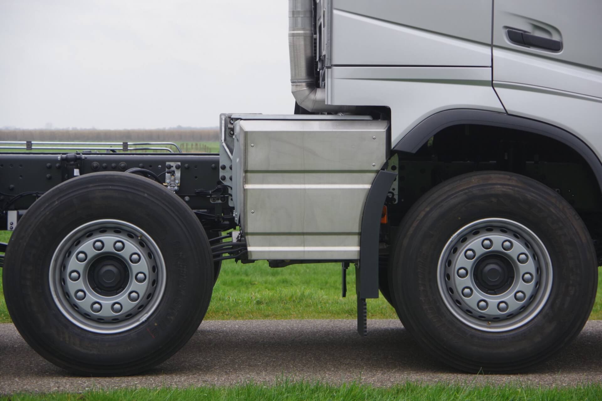 VOLVO FH 10x4 10x4 midlift uitlaat tussen as 1 en as 2
