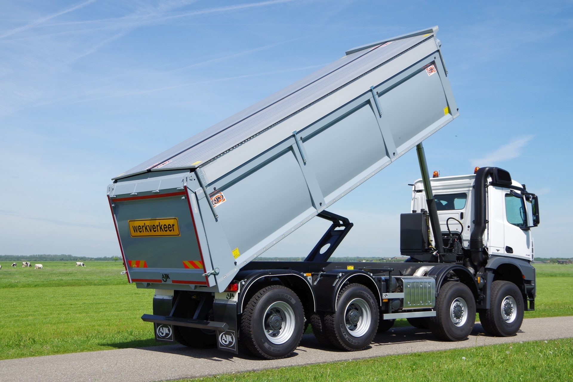 Arocs 4645 met AJK ra kip 2