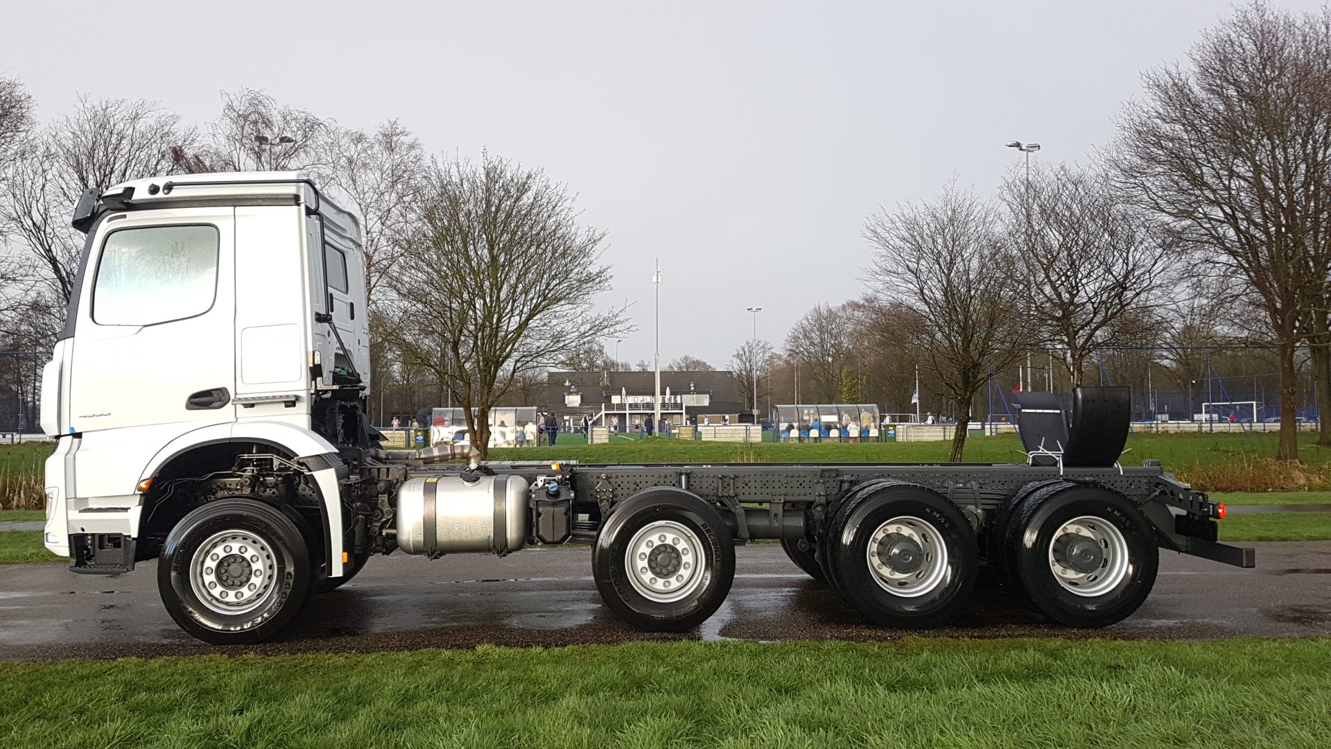 Arocs 8x4 verschoven 2e as lz