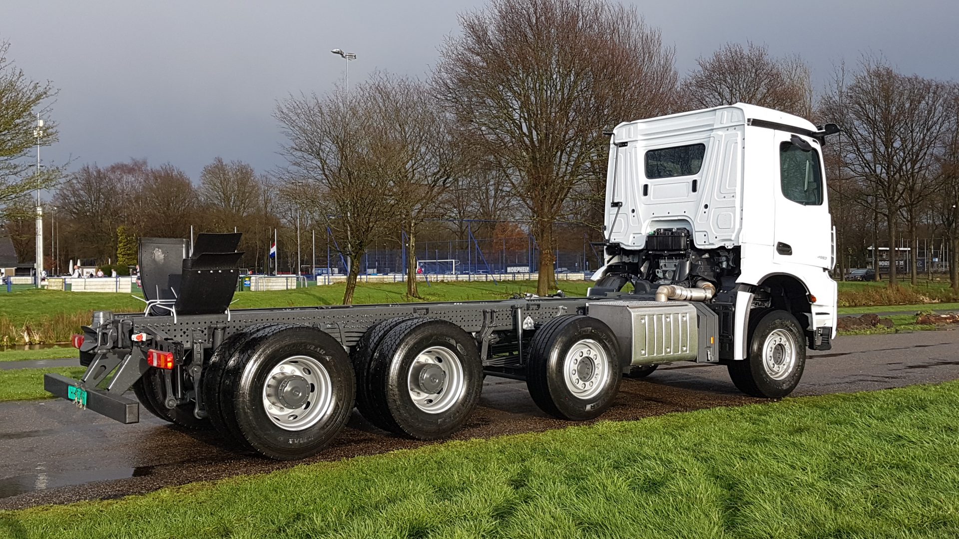 Arocs 8x4 verschoven 2e as ra