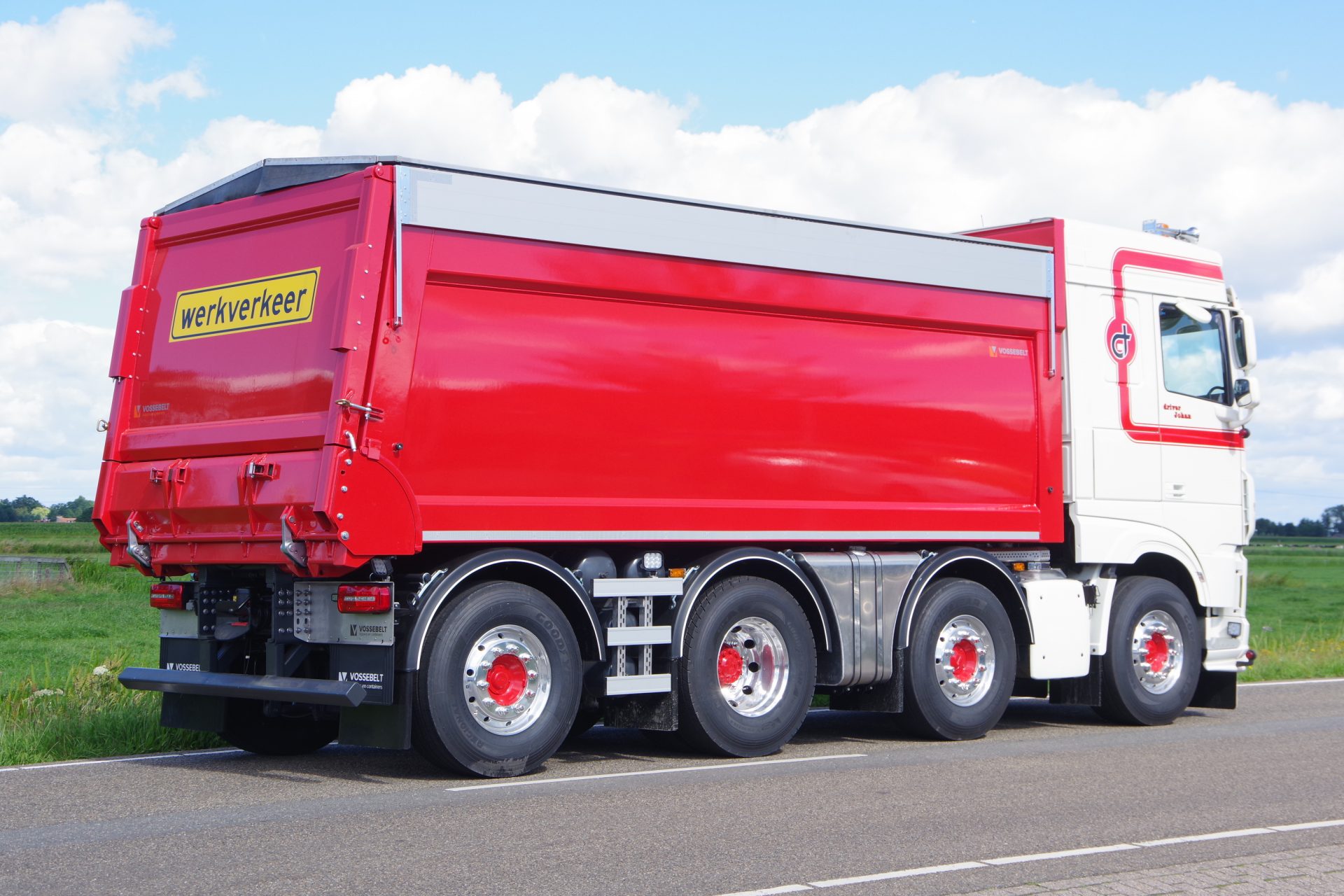 DAF 8x2 Wide Spread de Groot ra 3