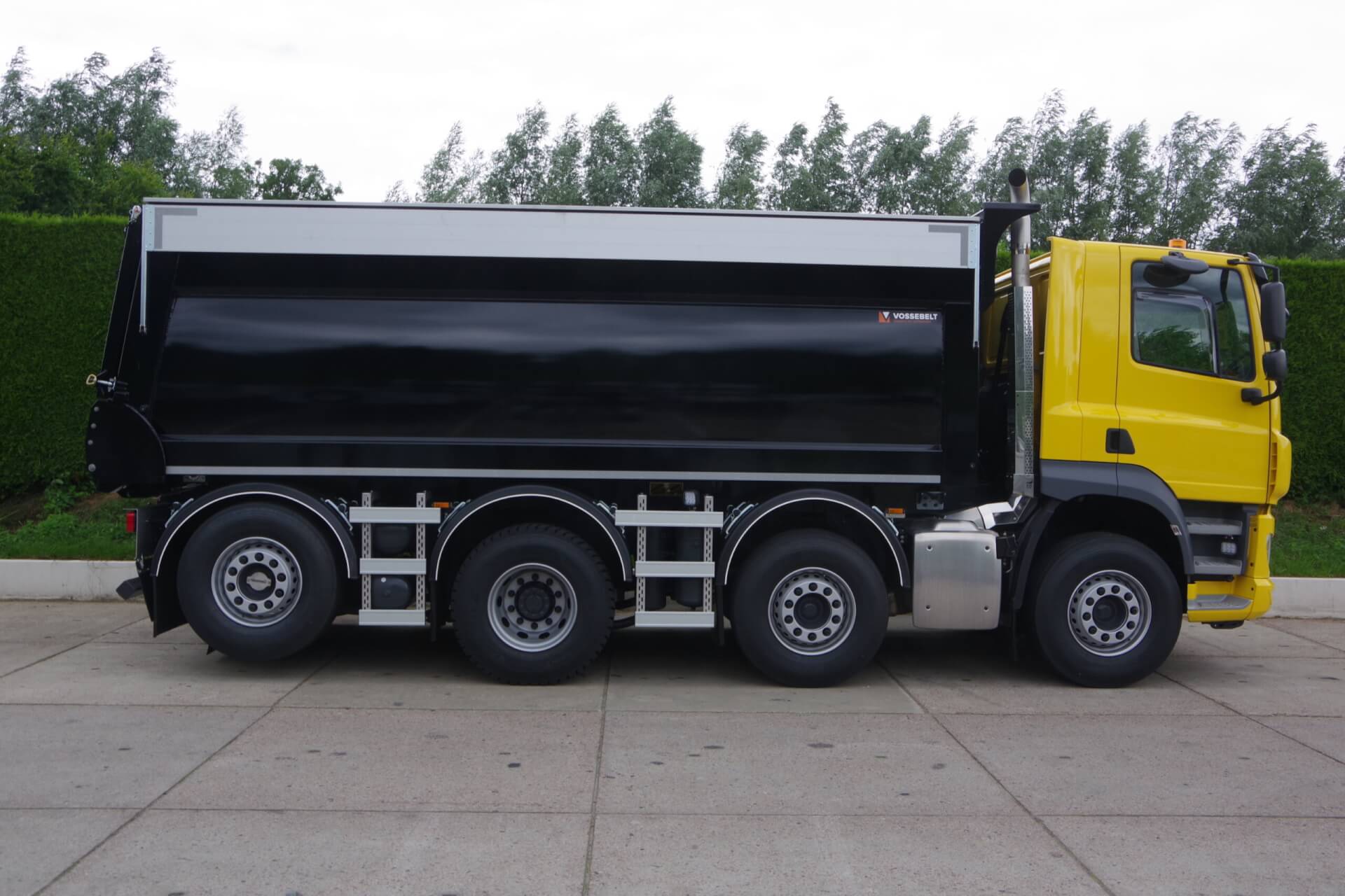 DAF 8x2 Wide Spread met Vossebelt kipper Millenaar & v. Schaik rz