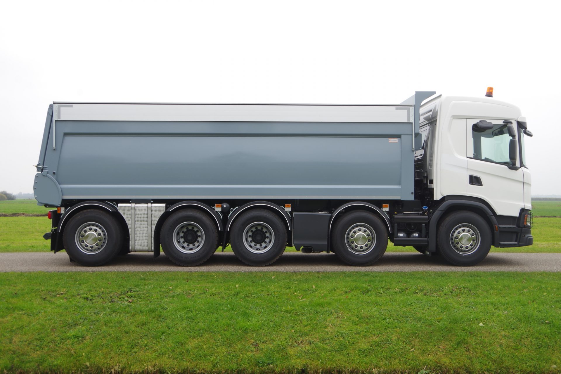 G 450 10x4 Wide Spread 49 Ton rz
