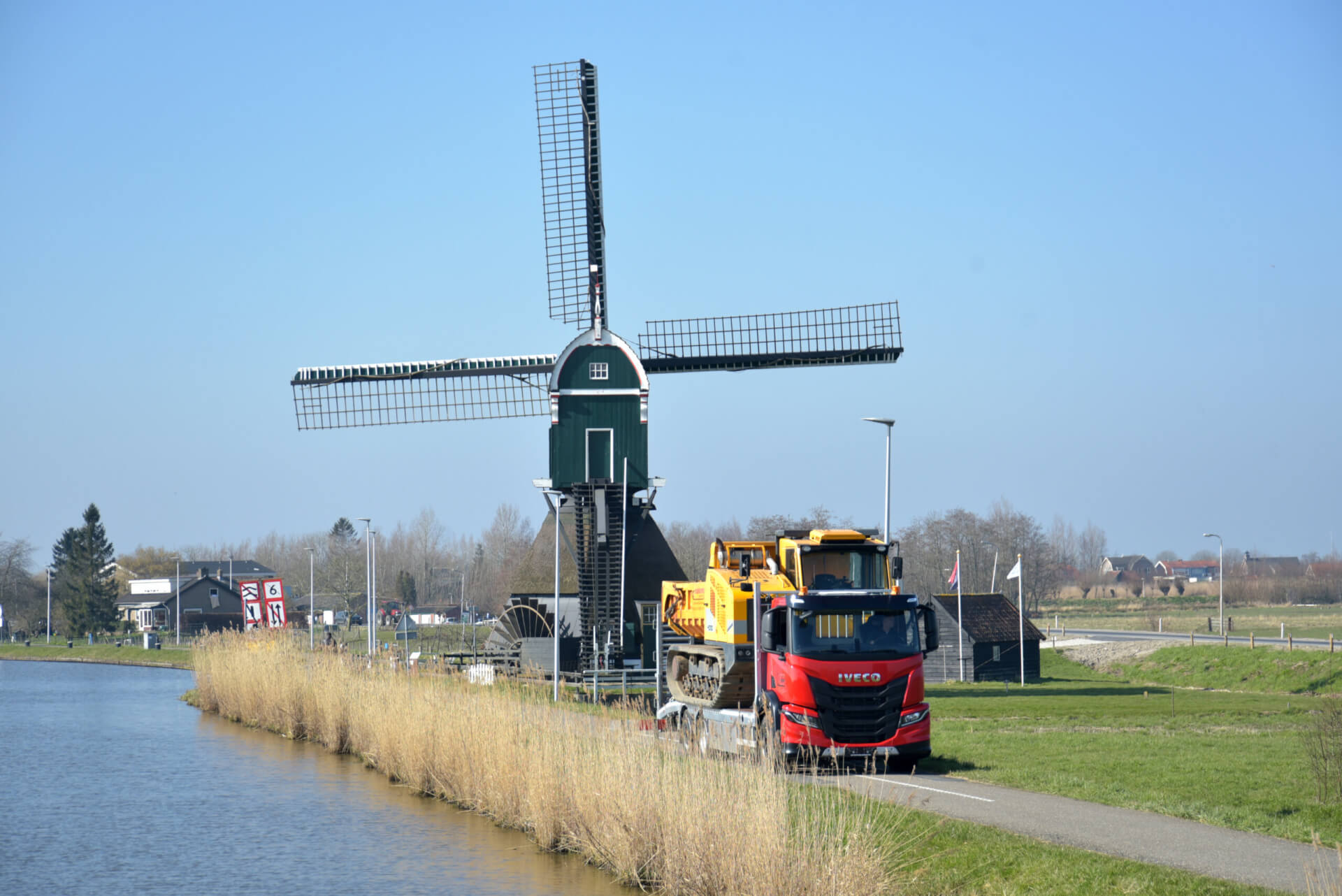 IVECO_S-WAY_VELDHUIZEN_oprijwagen_Bergman bij molen