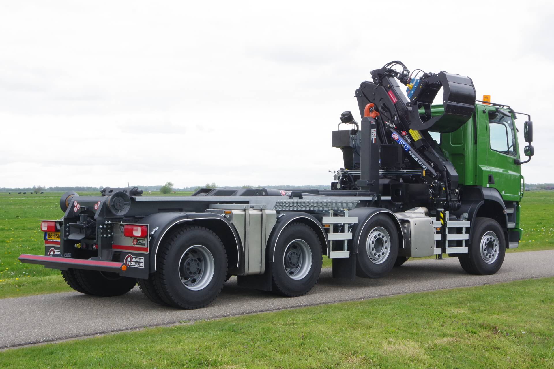 VELDHUIZEN_DAF-8x4-Wide-spread Heckers ra 1